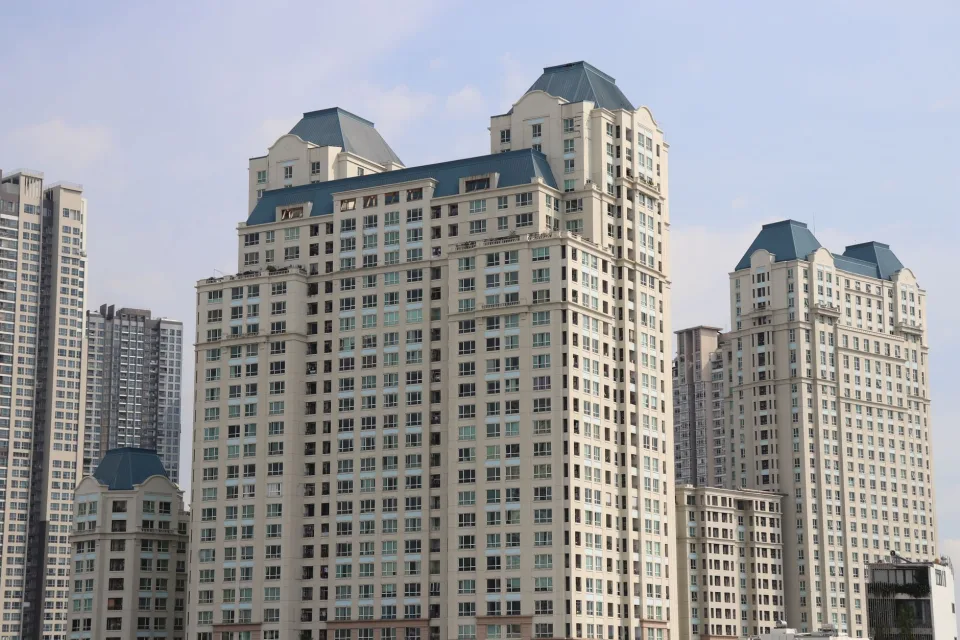 Nhà phố 1 trệt 2 lầu, hẻm xe hơi